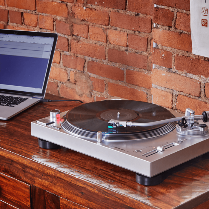 Audio Technica AT-LP120XUSB gramofon (srebrna)