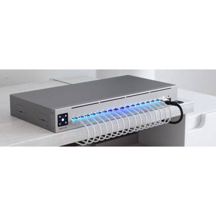 Ubiquiti Pro Max 16-portni Layer 3 switch