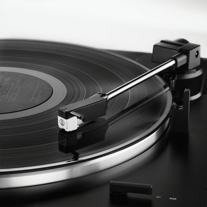Audio-Technica AT-LP60XBT automatski belt-drive gramofon sa Bluetooth-om